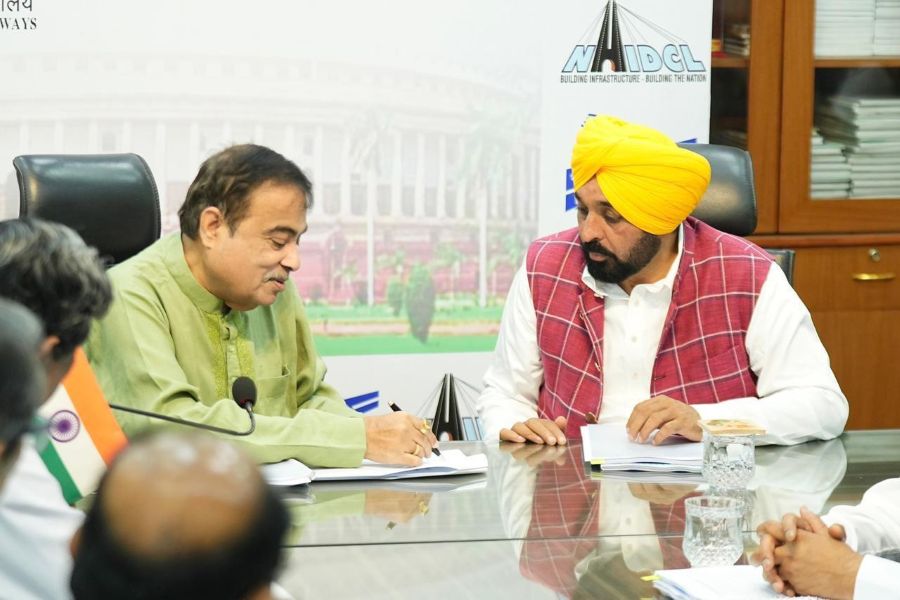 Gadkari Bhagwant Mann